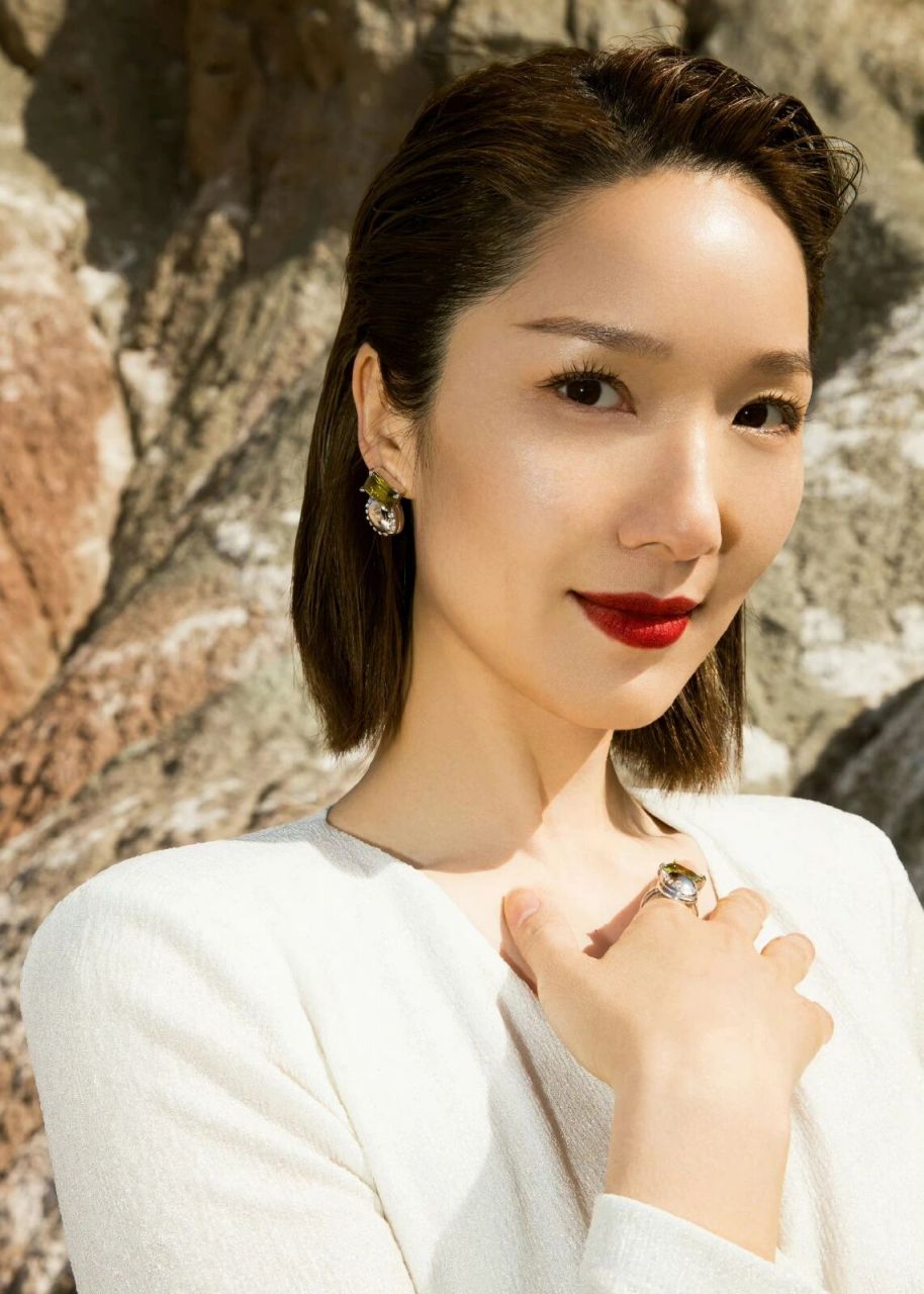 李亚男 性感风光大片