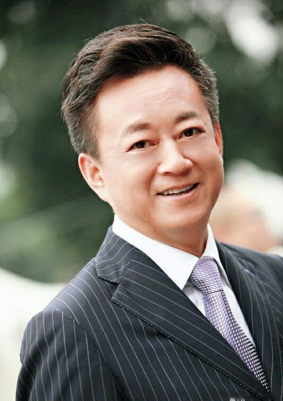 朱军胜诉后首次露面,出席书法活动脸部浮肿引关注 近日,我国著名主持