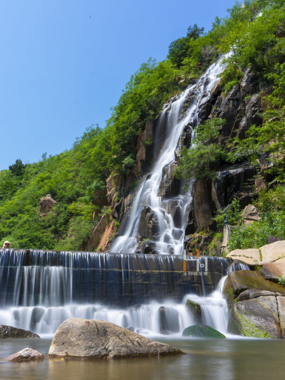 夏天怎么能不来黄巢瀑布看看呢,水流从几十米高空飞流而下,形成了黄巢