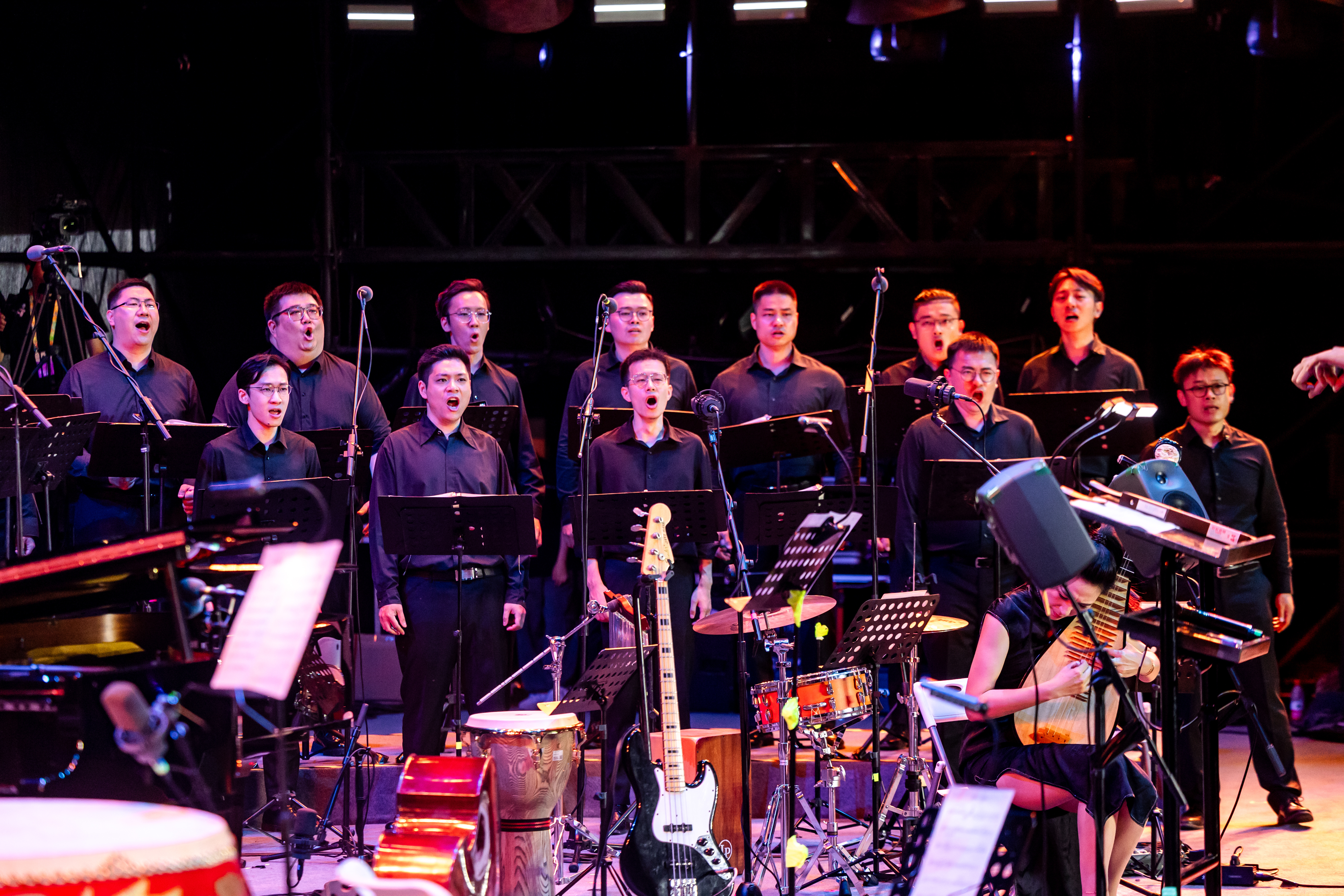 在开满栀子花的夏日山谷度过了有彩虹合唱团,有歌声,有你们的荧光棒与