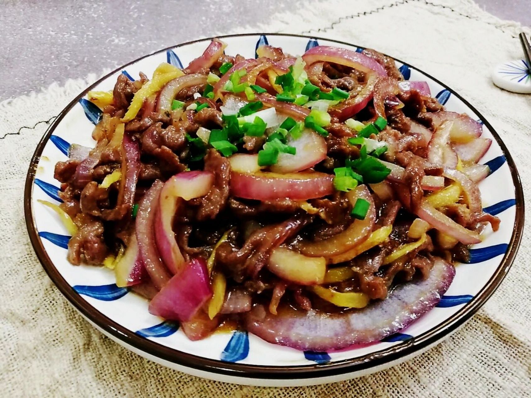 洋葱炒牛肉丝97这样做才好吃,只需3分钟 软嫩鲜香味美,好吃的停不