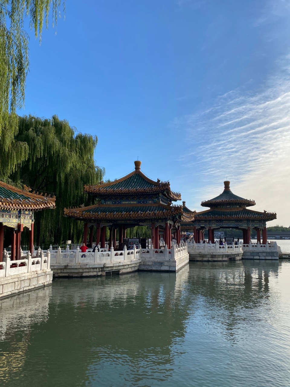 北海公园五龙亭 五龙亭,皇家气派十足,雍容大气,湖边盛景.