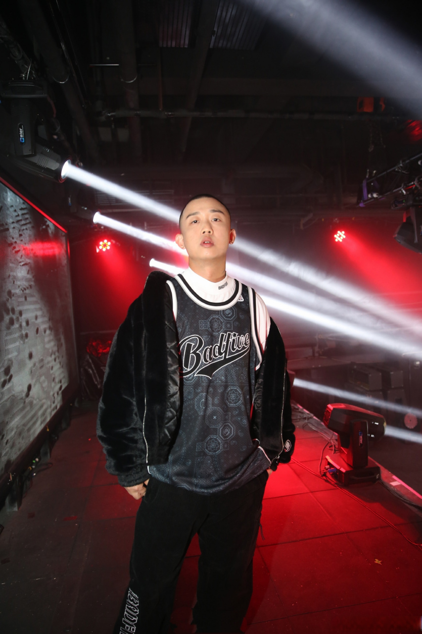 gai再唱虎山行#17年的代表作,放在5年后的节目里开场,这真的是非嘲趑