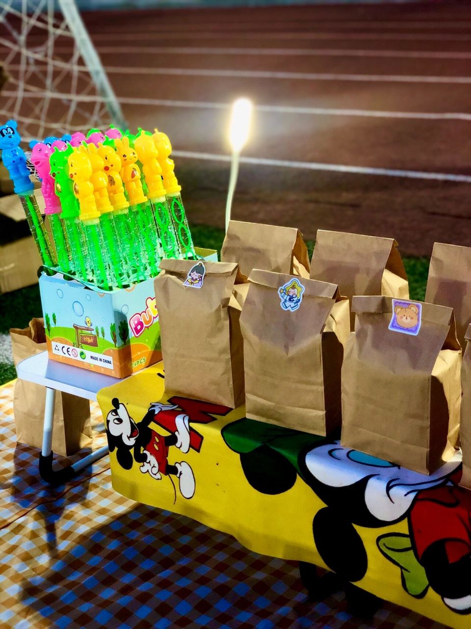 校园摆摊—盲盒 今天卖的是零食小盲盒,就是我们小时候吃的南京板鸭啊