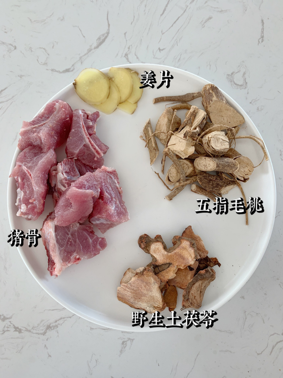 营养汤|五指毛桃土茯苓猪骨汤|清热祛湿 7315作为地道的广东人是