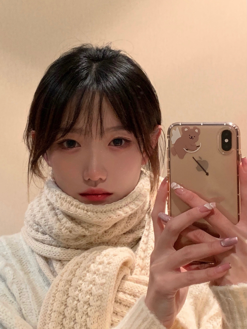 00后女生对镜自拍|随手拍出高级感 每次发对镜拍都有很多宝贝评论说