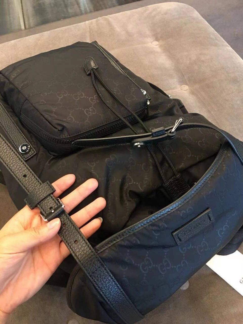 gucci 古奇 男士双肩背包 超轻款 超级特价 gucci 大容量男士 双肩包