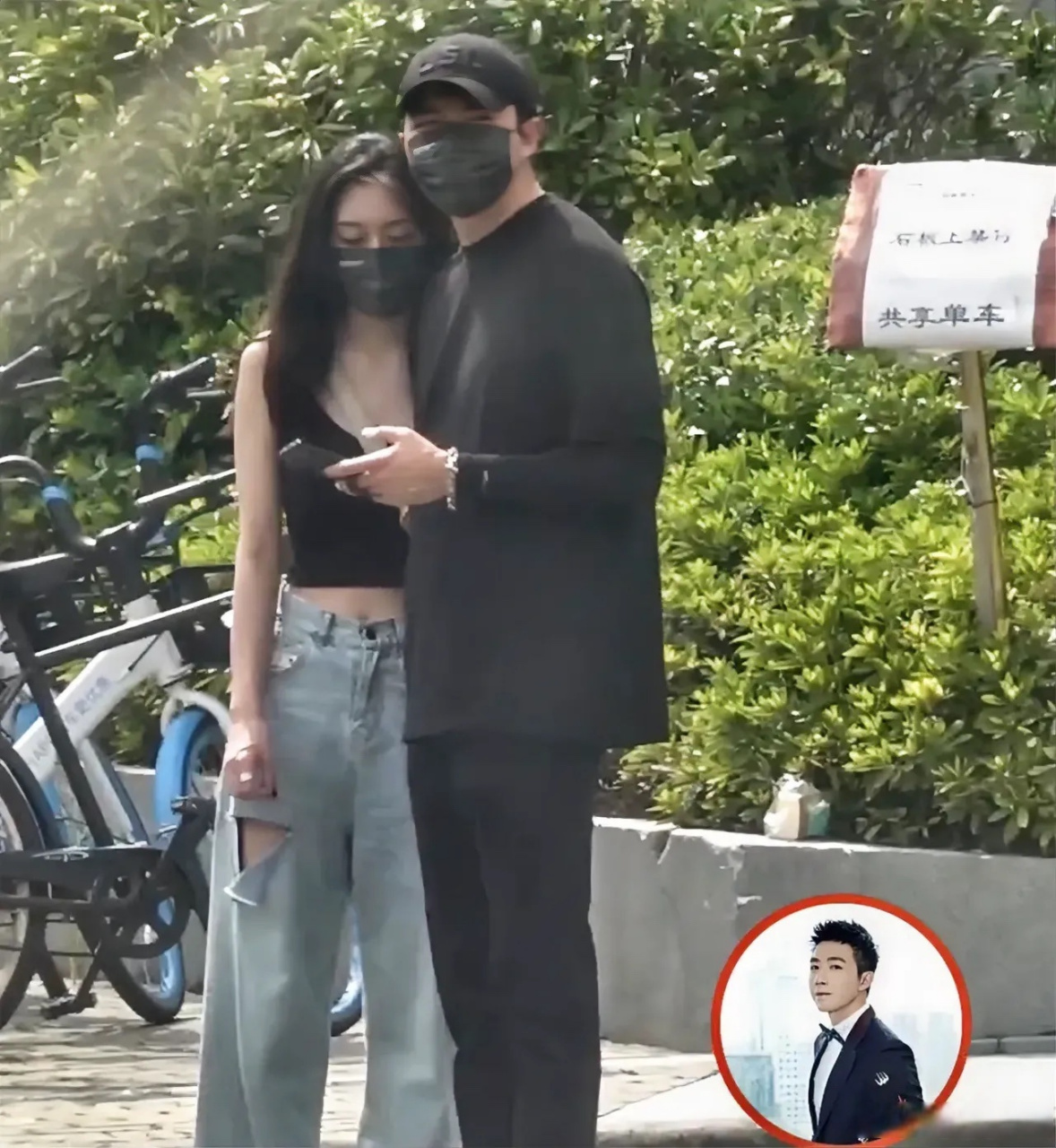 俞灏明和女朋友外出被拍,女友一直依偎在他身上,看上去很恩爱的样子