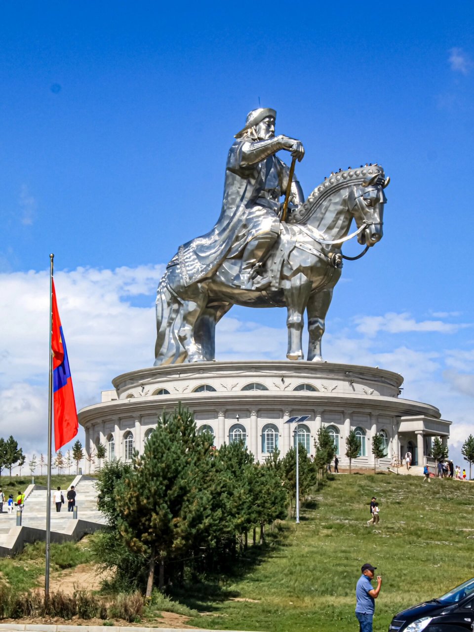 成吉思汗最大的雕像图片
