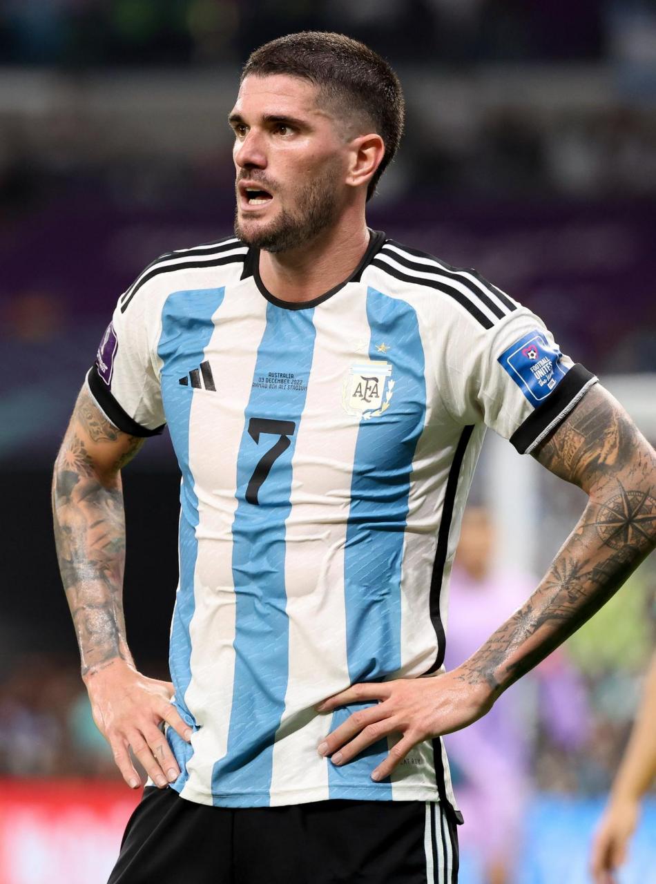 德保罗的颜值无敌,一眼过去就是最帅.