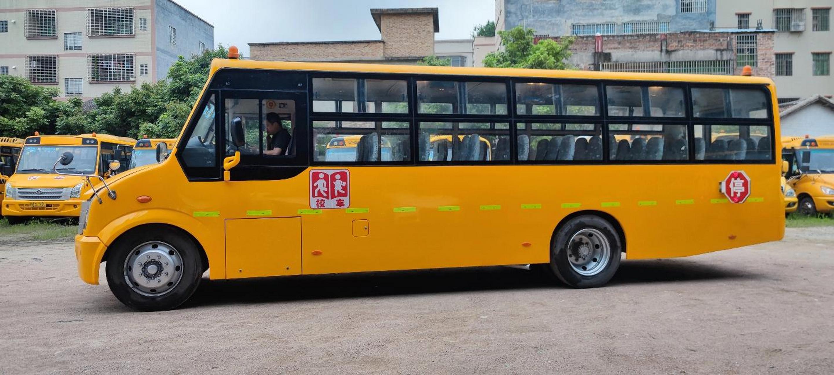 15年长安小学生校车51座 长9.3米 国四排放 柴油版更省油 精品车况