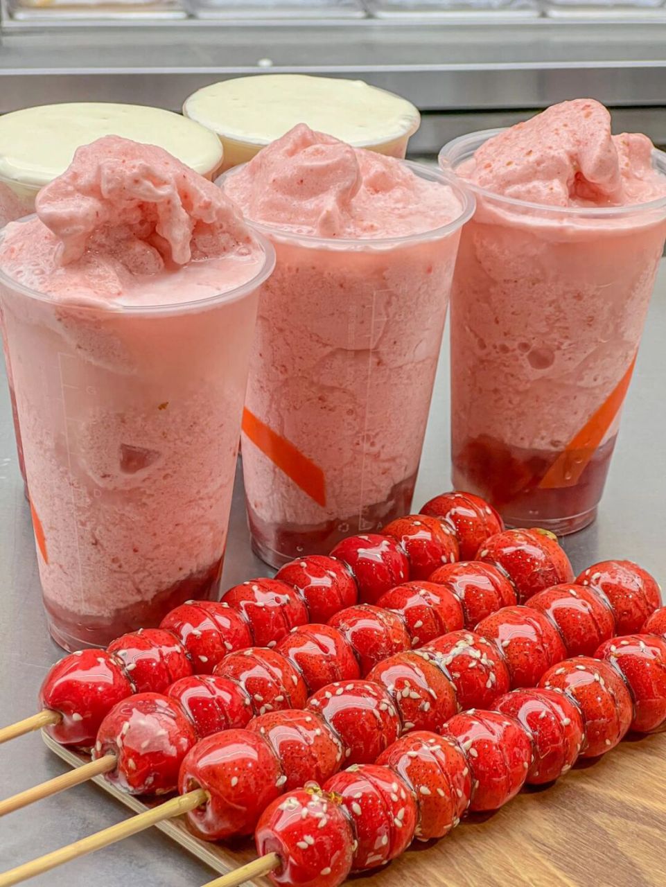 这杯真是好低调～居然是山楂再加上酸奶,打成奶昔,就可以免去冰沙的