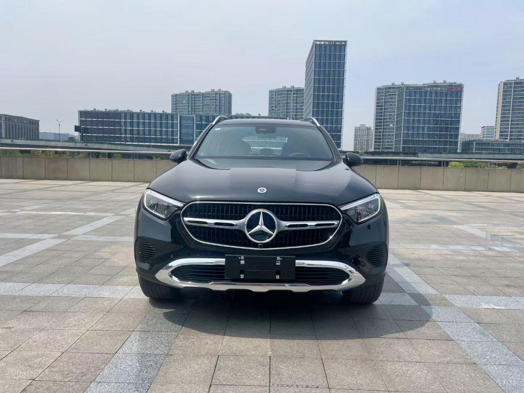 车型:2024款 奔驰glc260l 四驱动感型