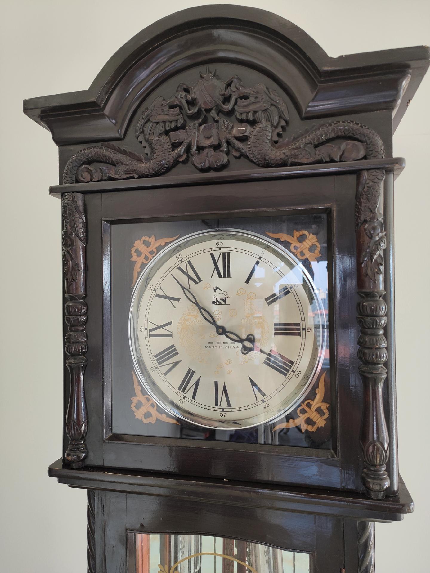 哈尔滨钟厂出品金狮牌落地钟.