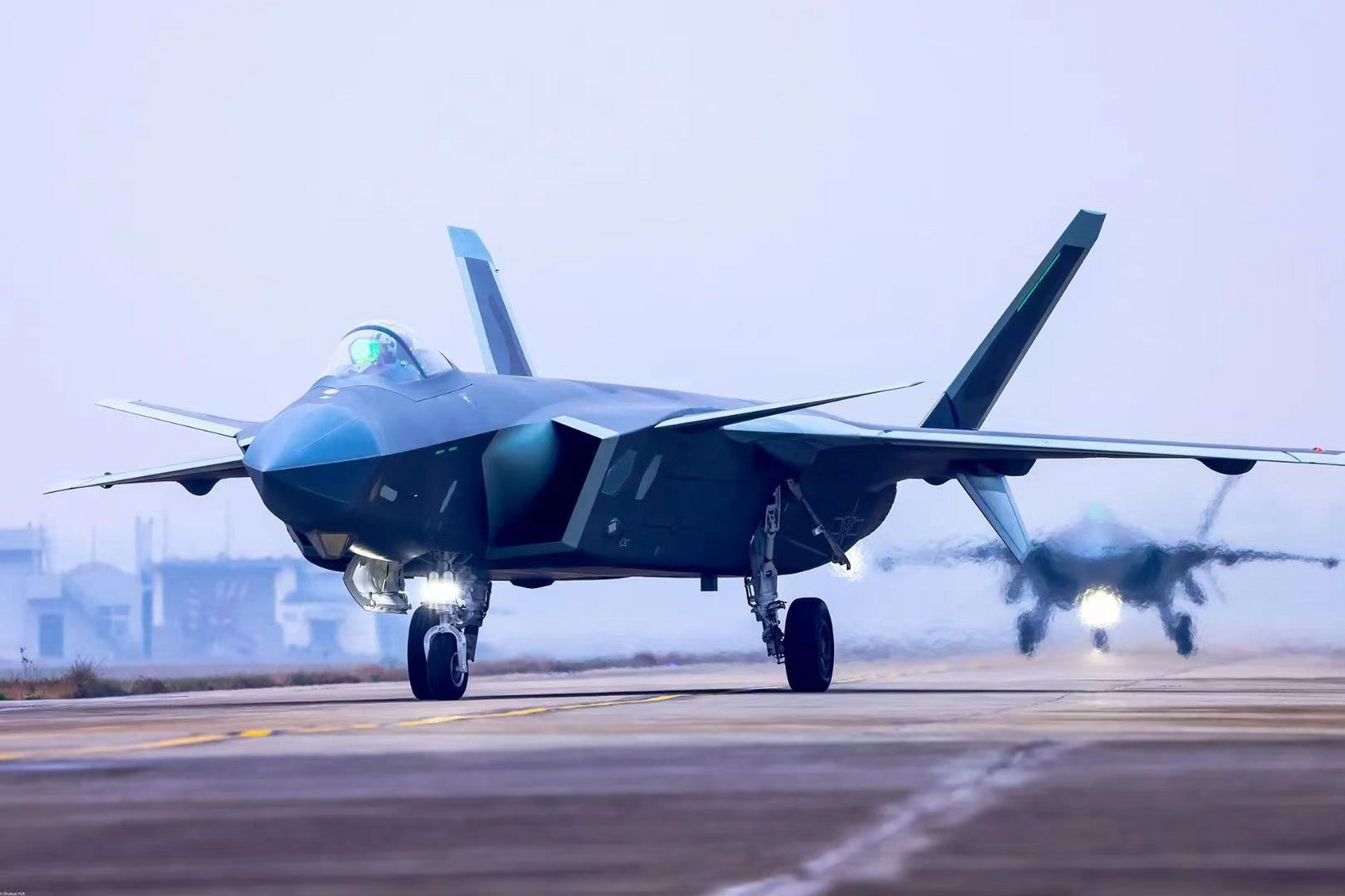 歼20酷炫壁纸上新#】战鹰列列,守护万里苍穹!