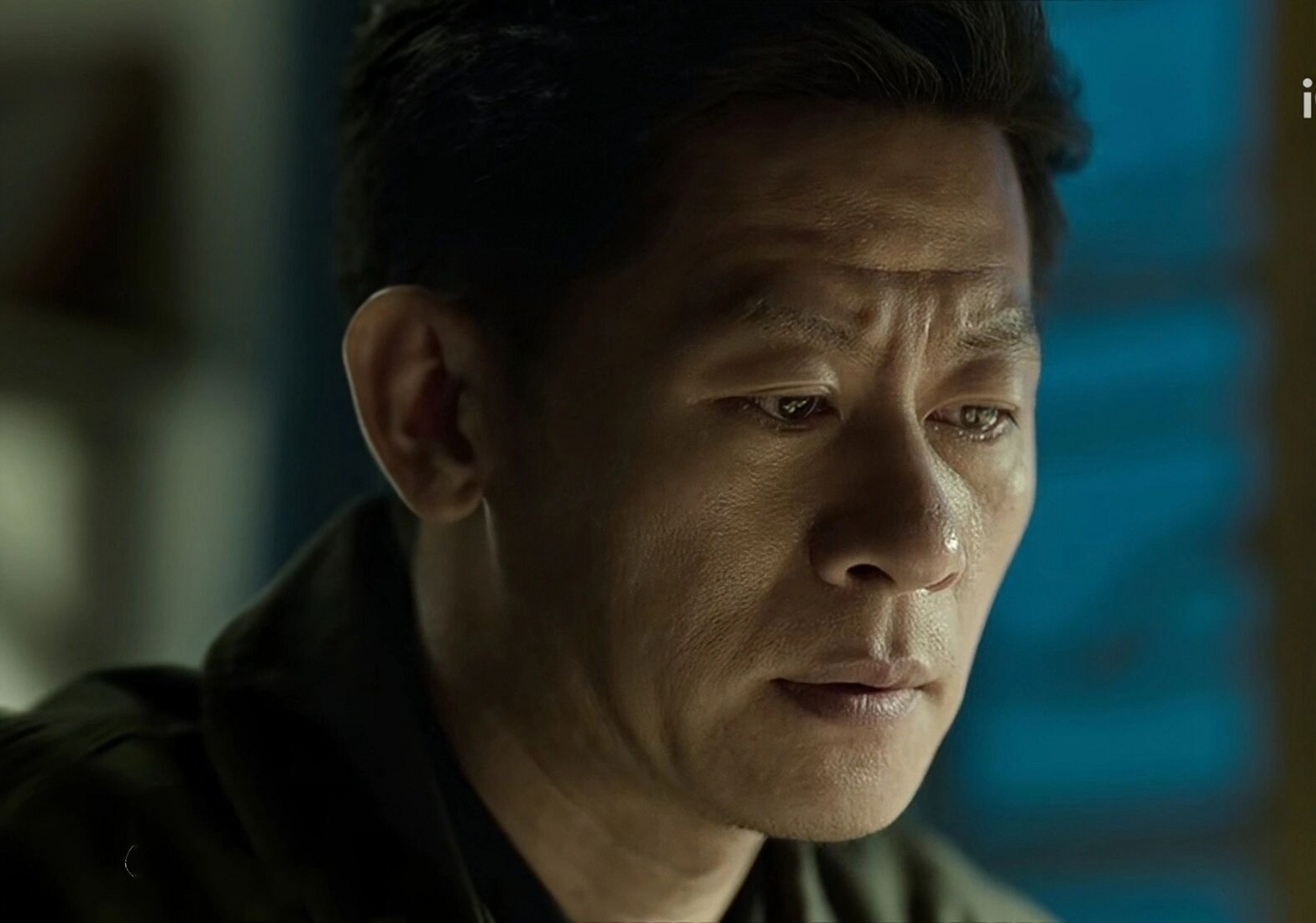 李响的角色定位是孤胆英雄, 是封闭内心对抗黑暗的硬汉,但偏偏他的哭