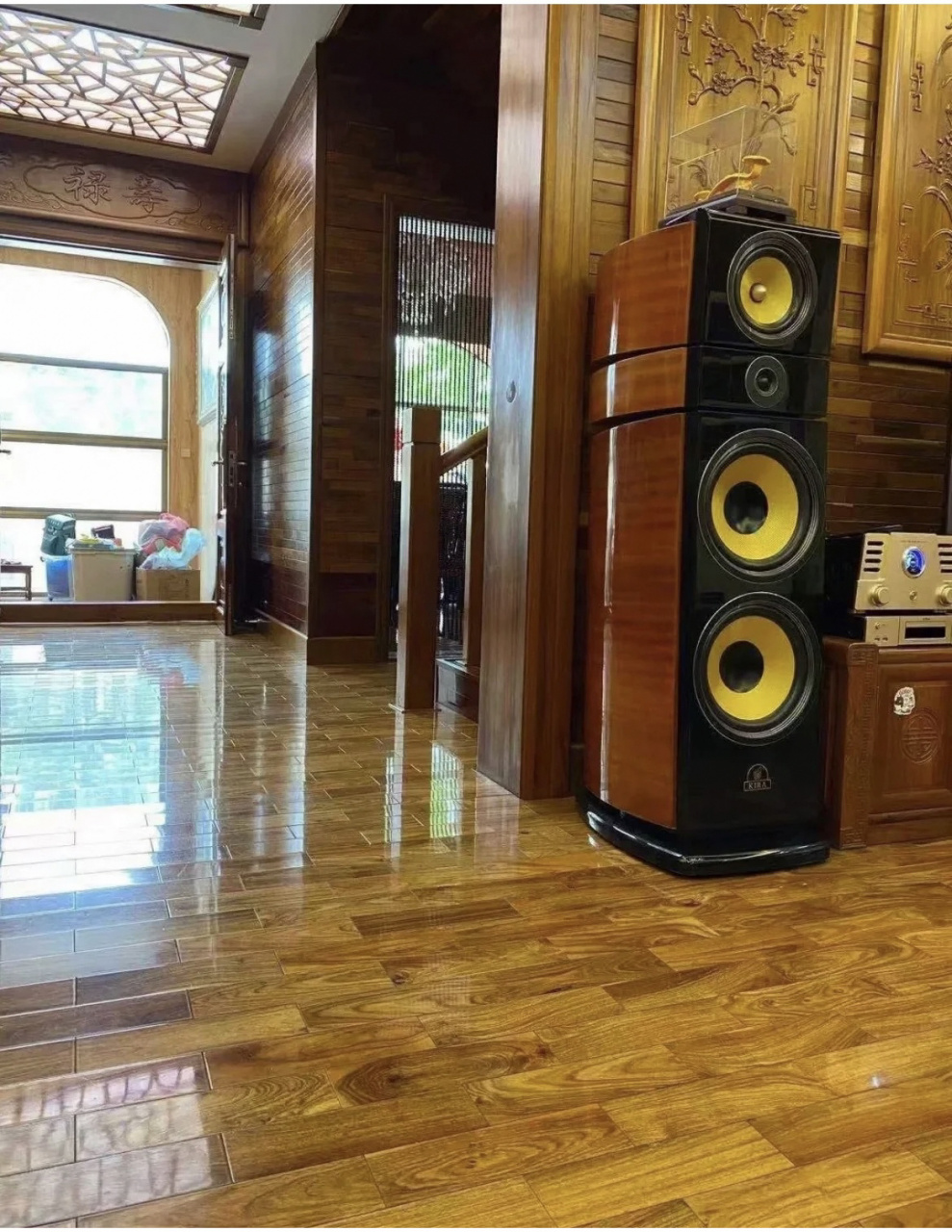 皇室专用|具有收藏价值|亚花梨地板 俗称:花梨木,刺猬紫檀,非洲紫檀