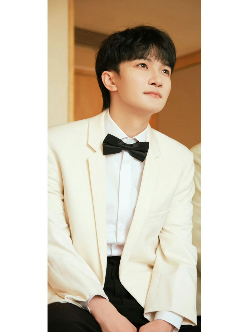 周深@卡布叻_周深 眸光闪烁,饱含憧憬.