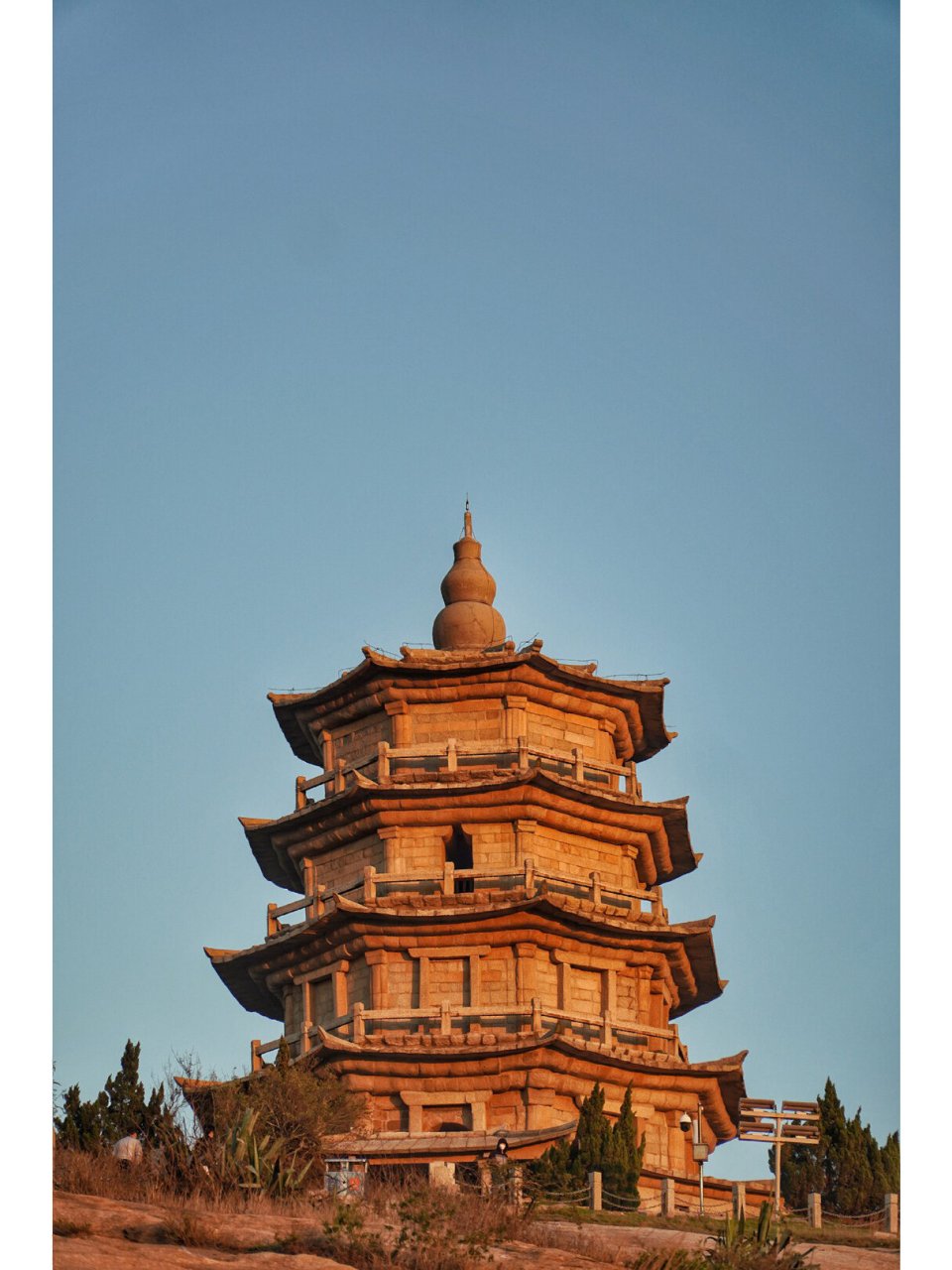 姑嫂塔,800 年来进出泉州港的航标 泉州石狮,直线 10 公里的两座山头