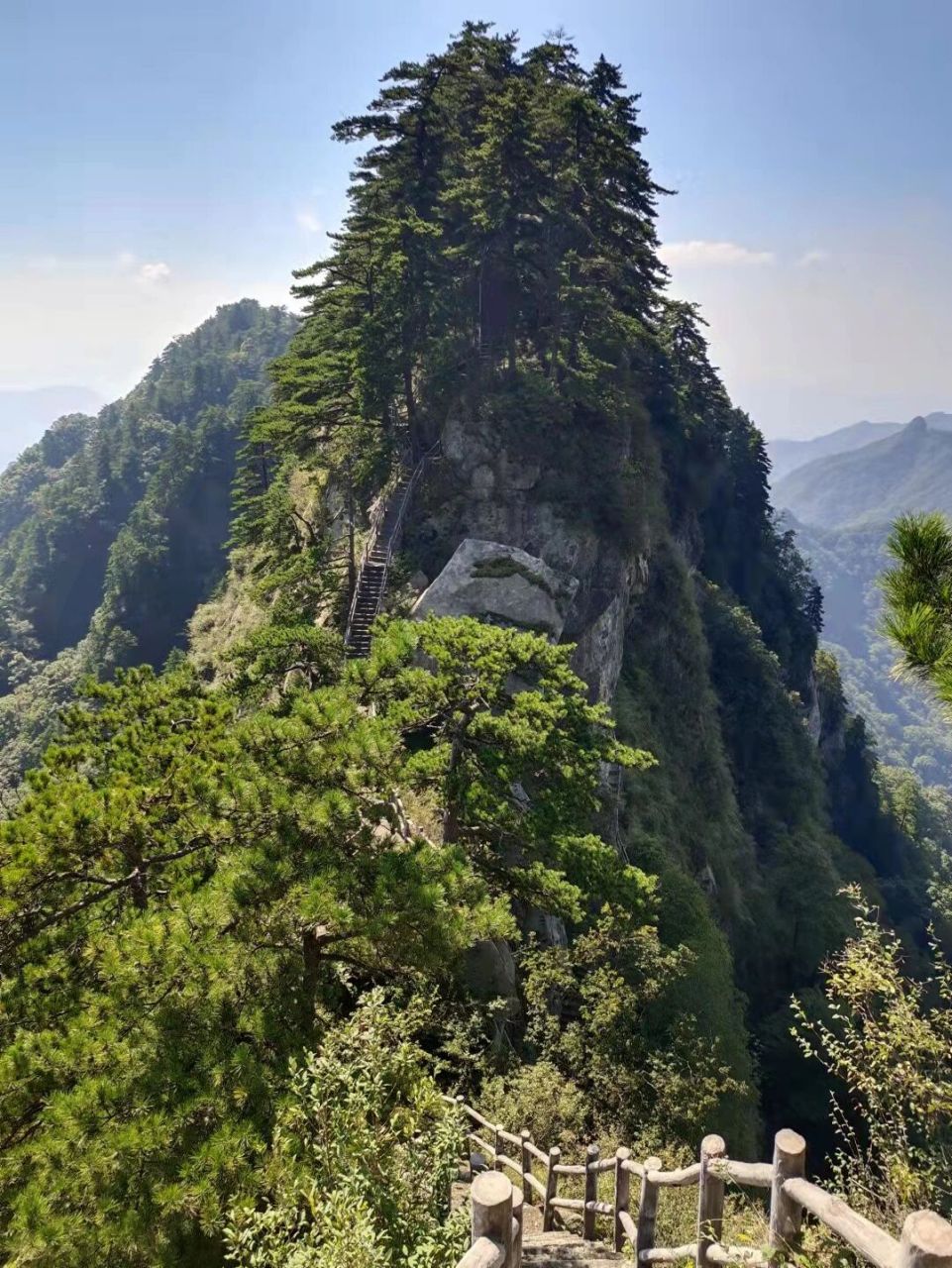 河南省唯一的世界级遗产自然保护区! 景区共分为三个小景区:1.