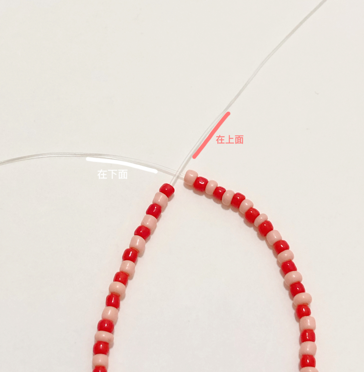 串珠手链|打结篇 其实就是打两个死结 两个结会越扯越紧 打第一个结后