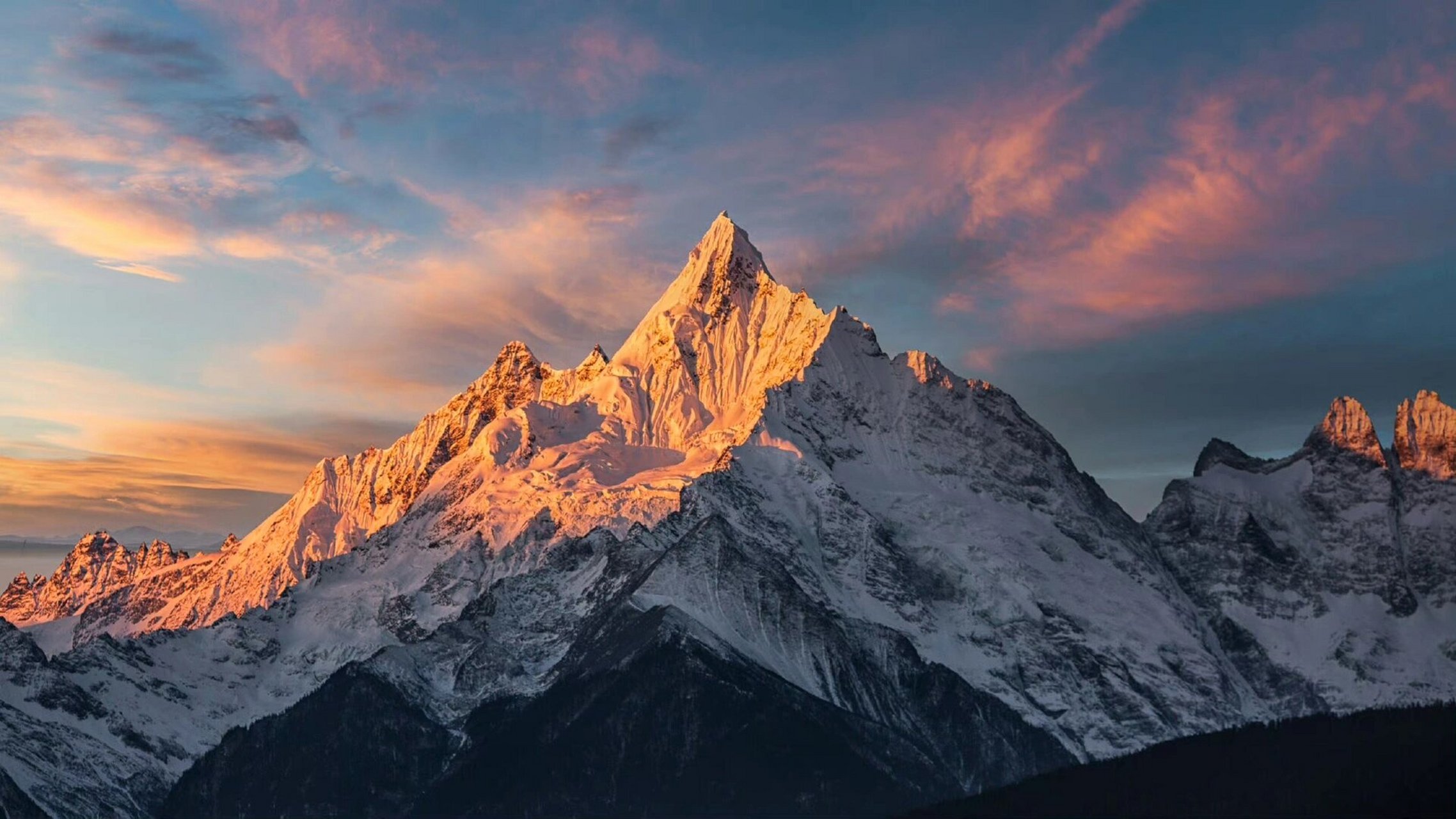 日照金山,,电脑壁纸来一波 图来自 01:壁纸阿优