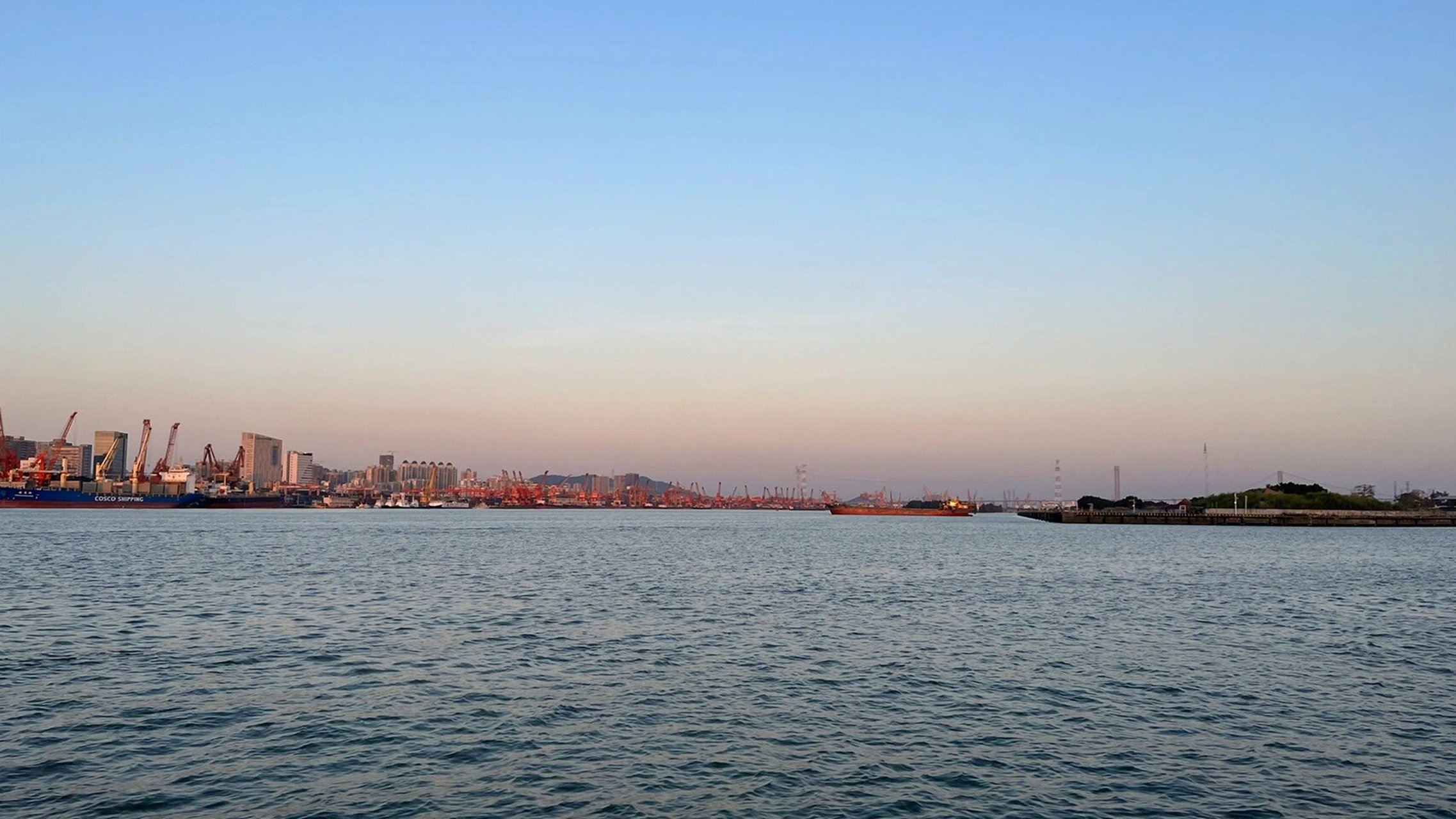 黄埔长洲岛车渡轮攻略 跑去长洲岛玩耍了一番 	 渡轮时的蓝天和日落让