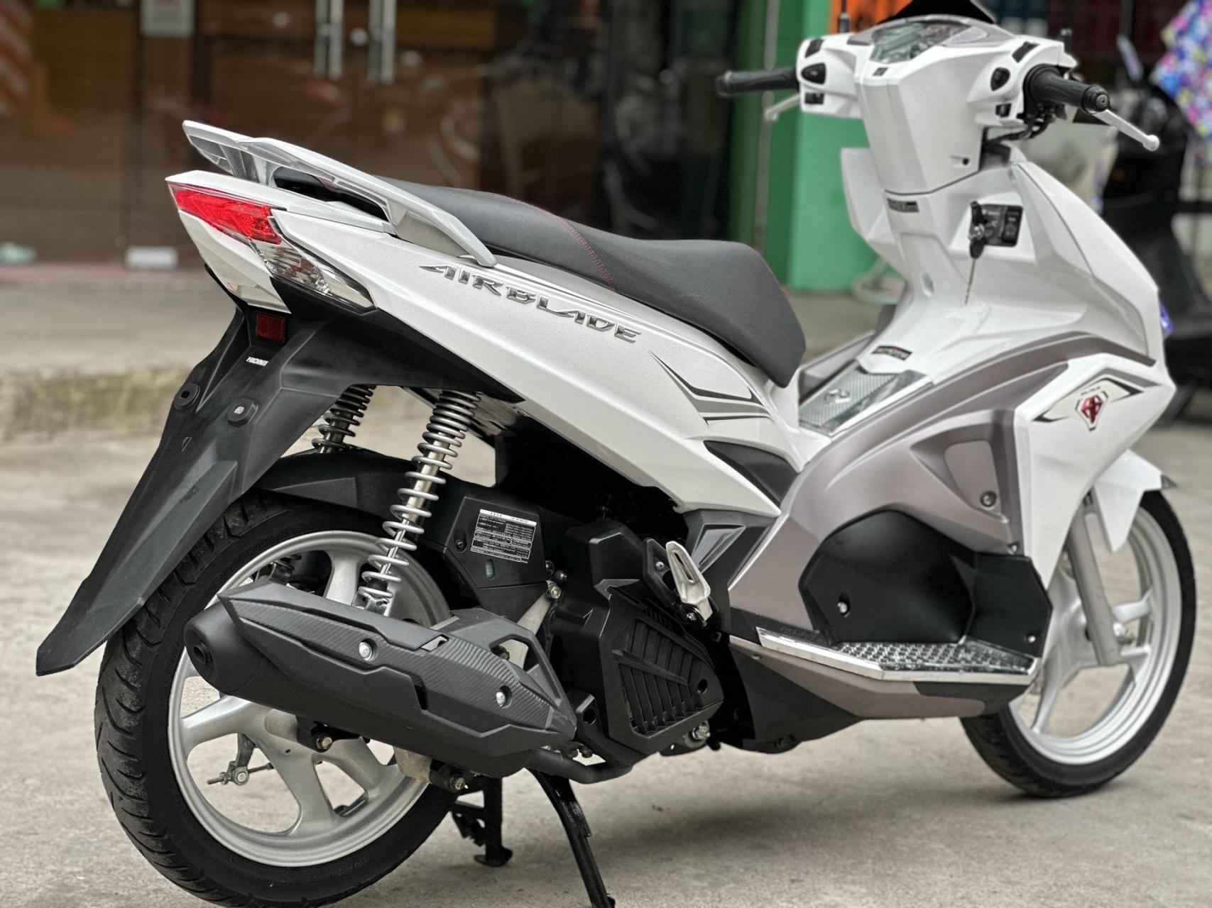 最新到店越南进口摩托车.