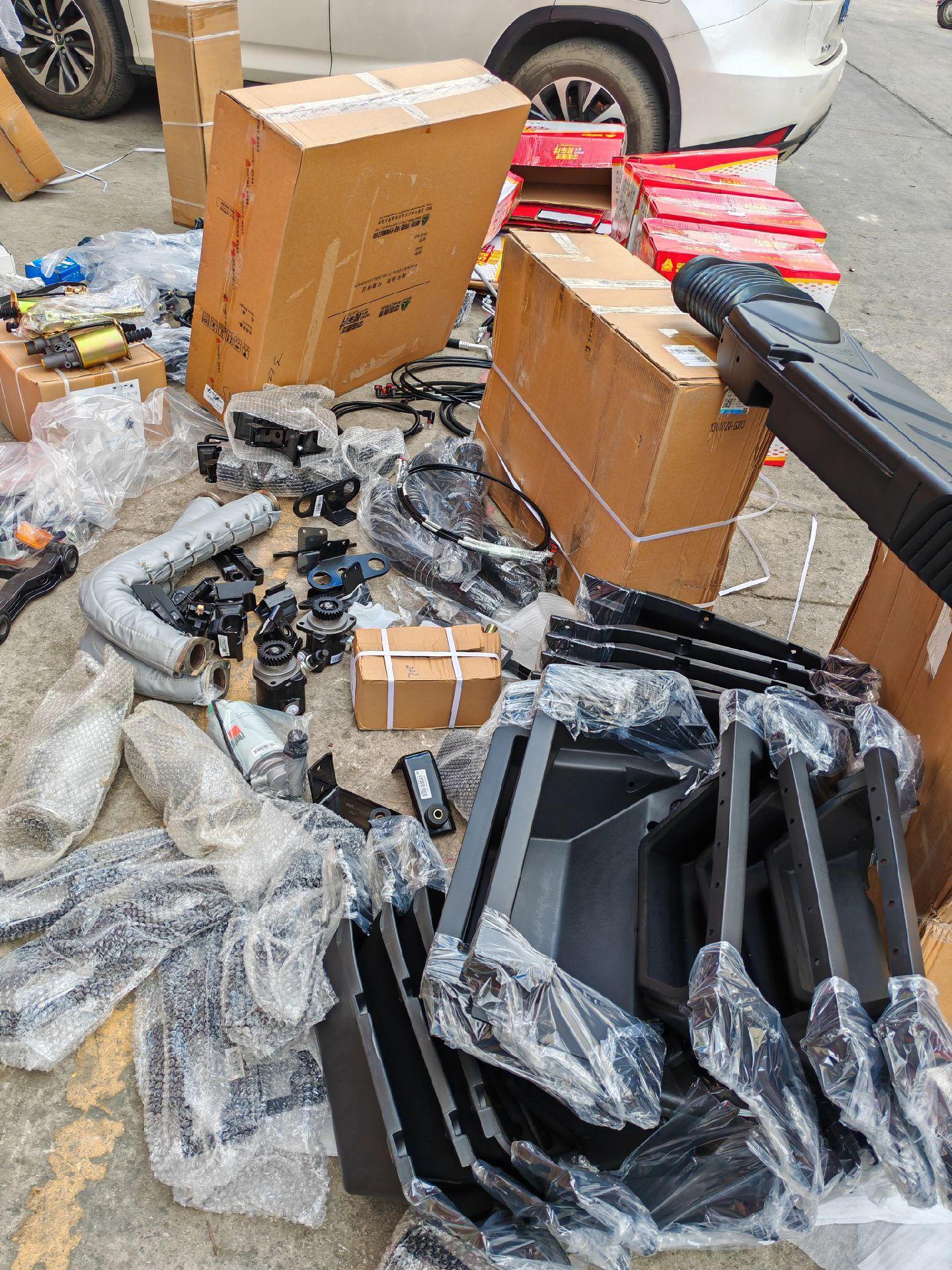 豪沃轻卡原厂配件持续到货