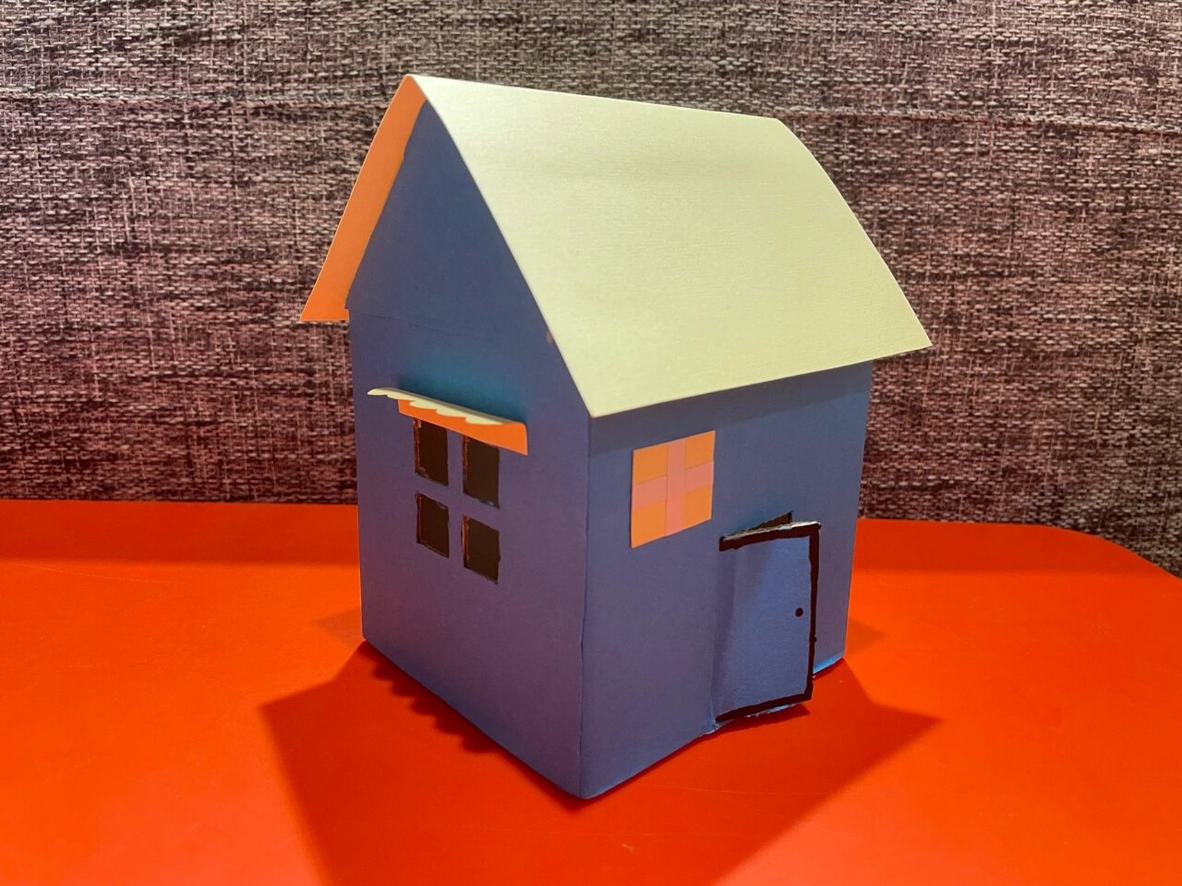 幼儿园手工作业—纸盒房子 幼儿园布置的亲子作业,用废旧纸盒做房子