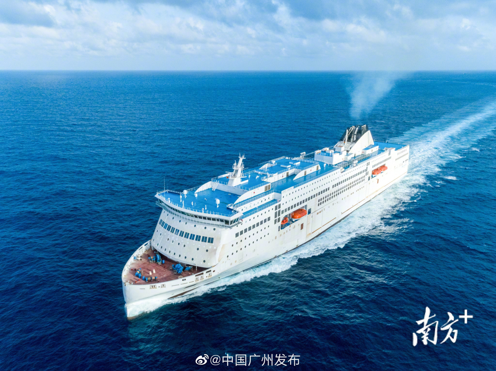 【全球最大豪华客滚船14日在广州南沙启航】 4月14