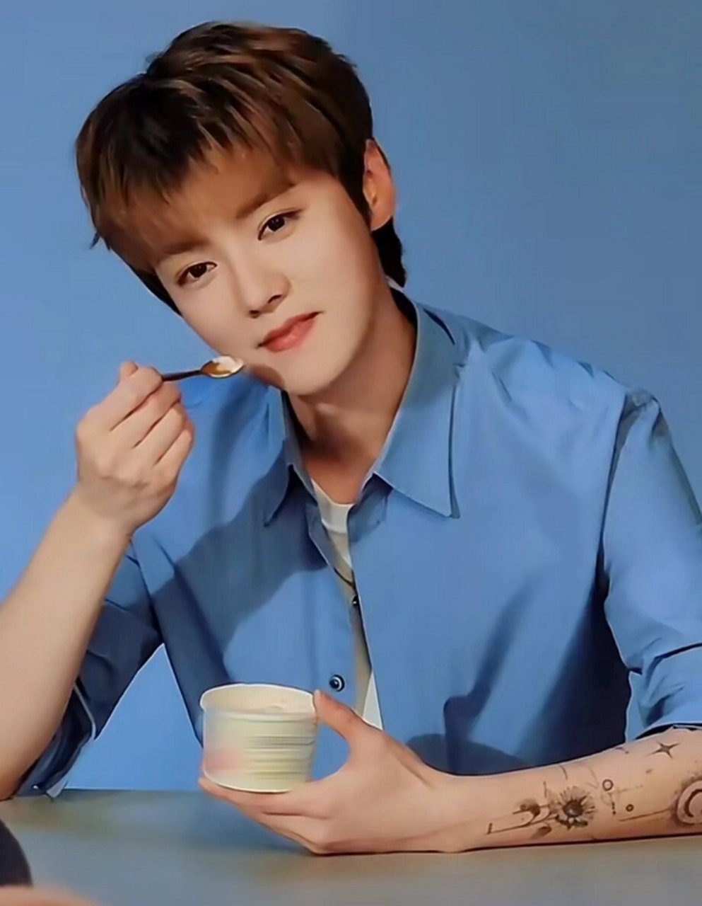 鹿晗的脸和他的纹身反差好大