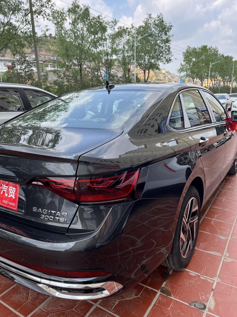 速腾300 tsi 1.5t的超越版官方指导价158,900  整车车长4.