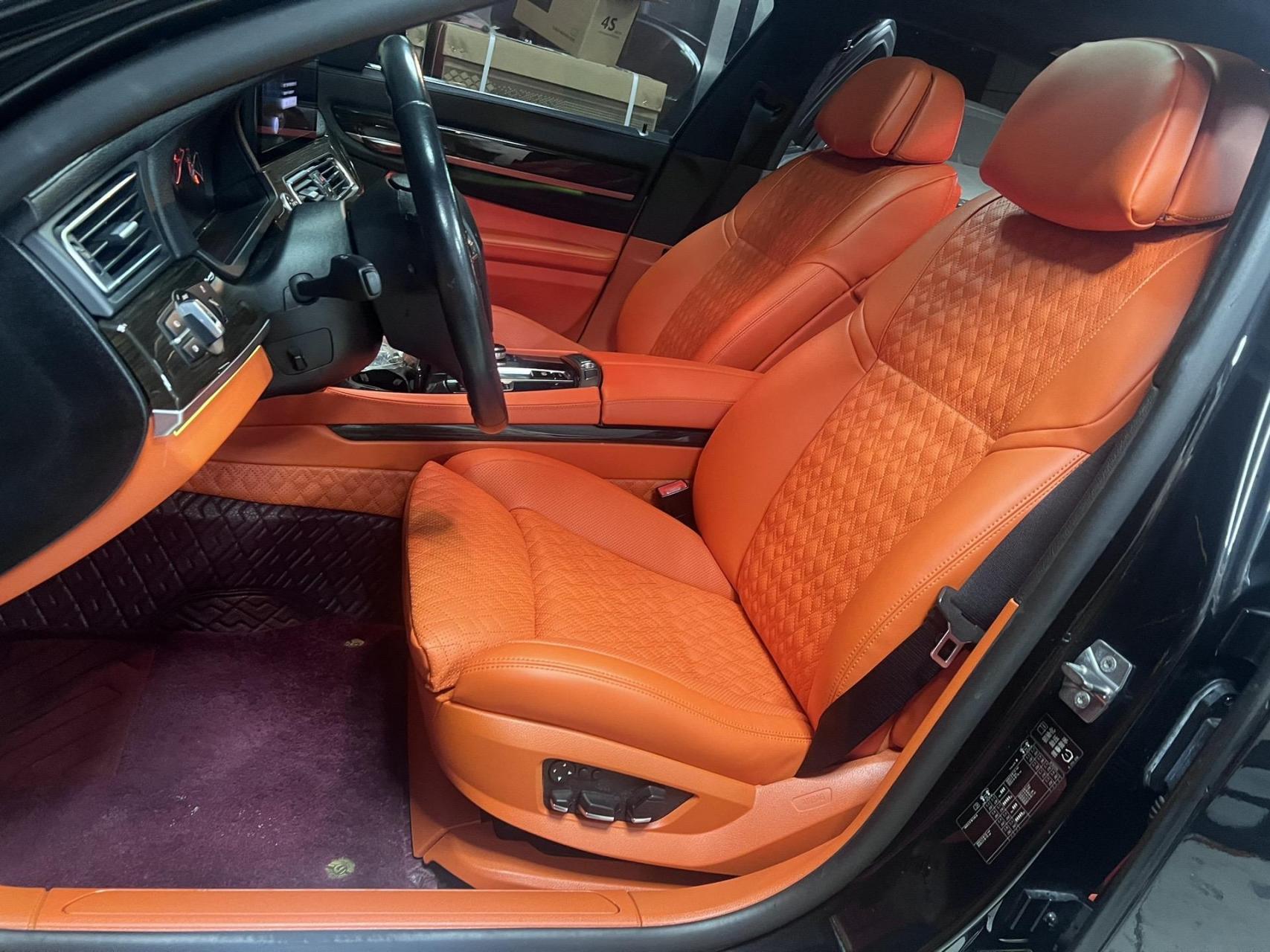 原车米色内饰升级爱马仕橙色内饰 局部改装,原车黑色保留不动 定制