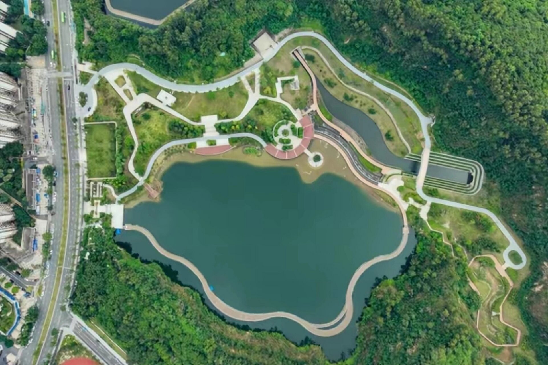 广州南沙亲水瀑布公园,国庆期间静悄悄地开了.