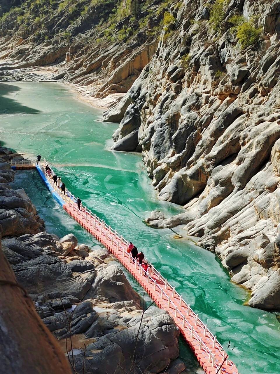 郑国渠风景区唯美冰瀑,不输西藏的蓝冰 95郑国渠风景区 位于泾阳县