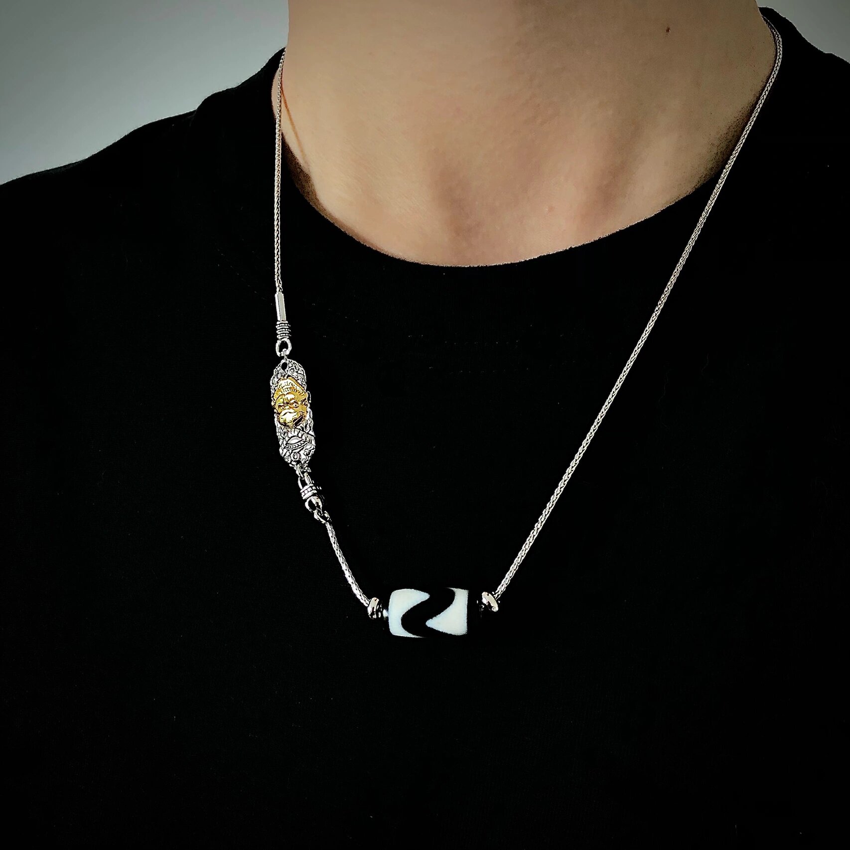 虎牙天珠项链穿戴款,199/一套 款式可拆卸佩戴 可以搭配任何天珠 材质