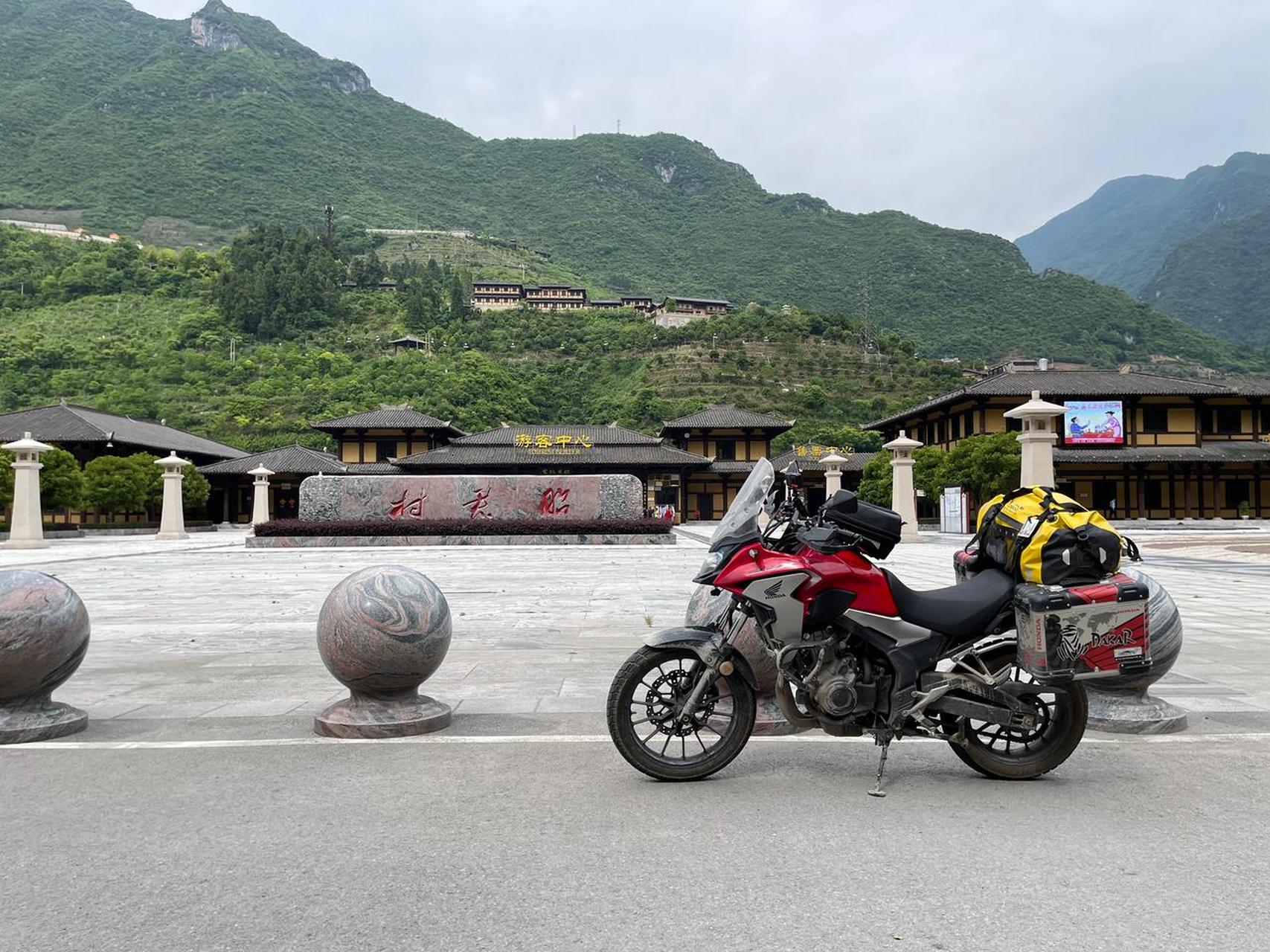 摩托车,机车,路过神农顶 大九湖景区问了一下,摩托车,自行车,9座以上