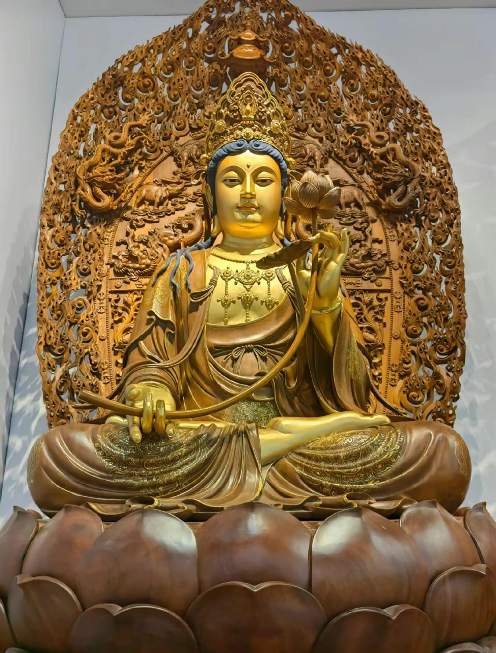 大日如来 大日如来(mahāvairocana),五方佛之一.