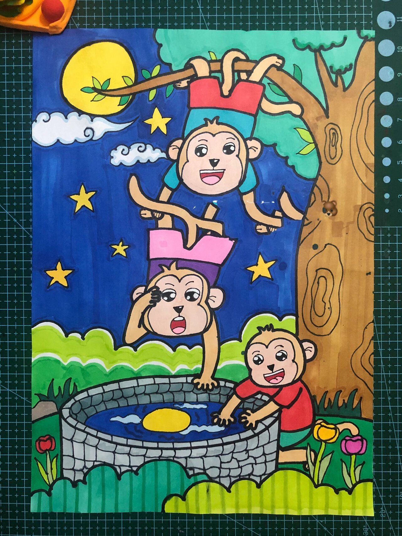 儿童画《猴子92捞月》 傻傻小猴子分不清月亮和"月亮"