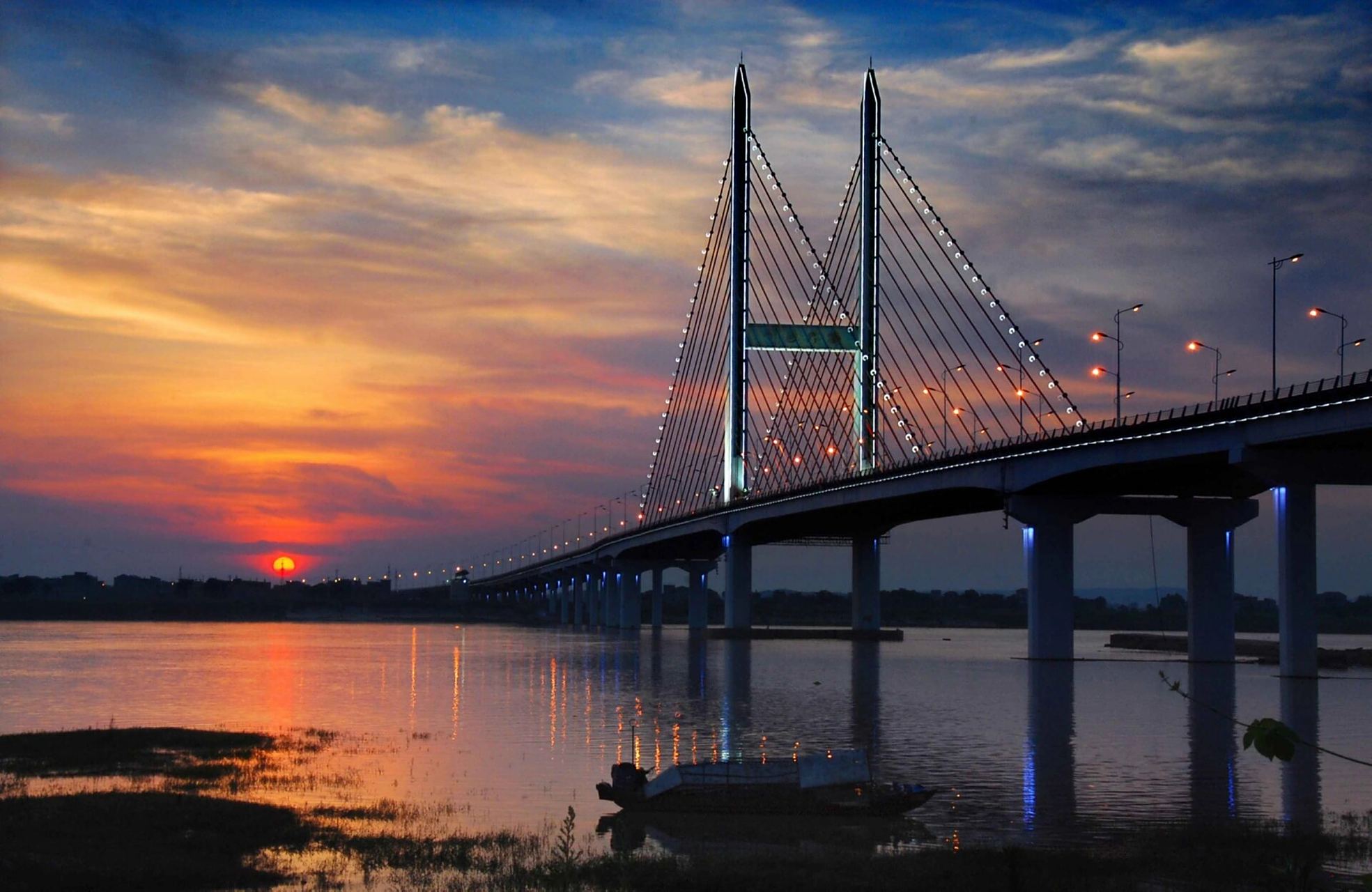 丰城剑邑大桥717171 特色景点91 剑邑大桥坐落在丰城市的赣江