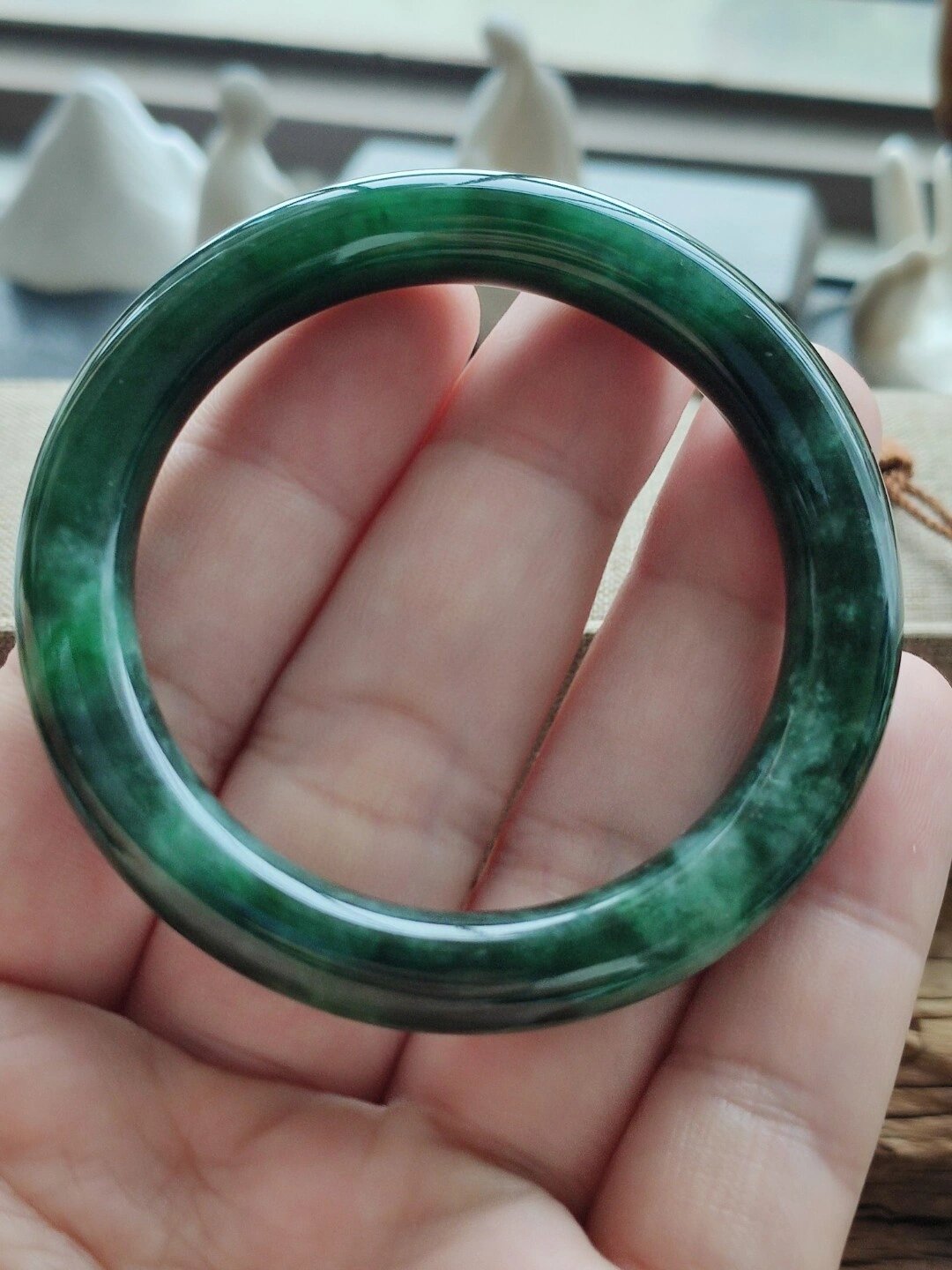 种极老的一条墨翠圆条手镯圈口52 种极老的一条墨翠圆条手镯 圈口52