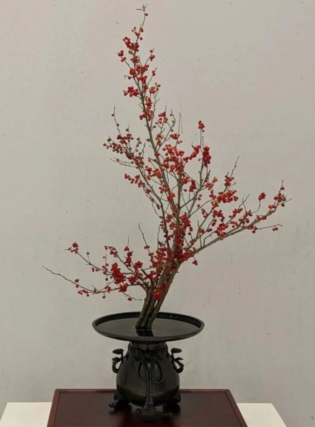 日本|薄端花器 薄端是日本花道池坊流派最常用的花器,之所以称为薄端