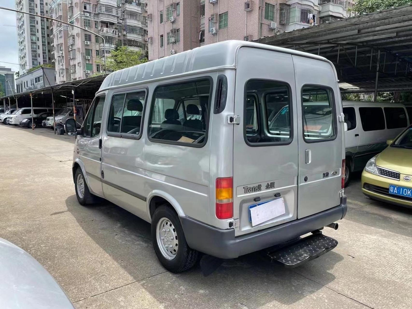 新上市,2011年6月经典全顺六座短轴中顶,保险到7月,柴油2.