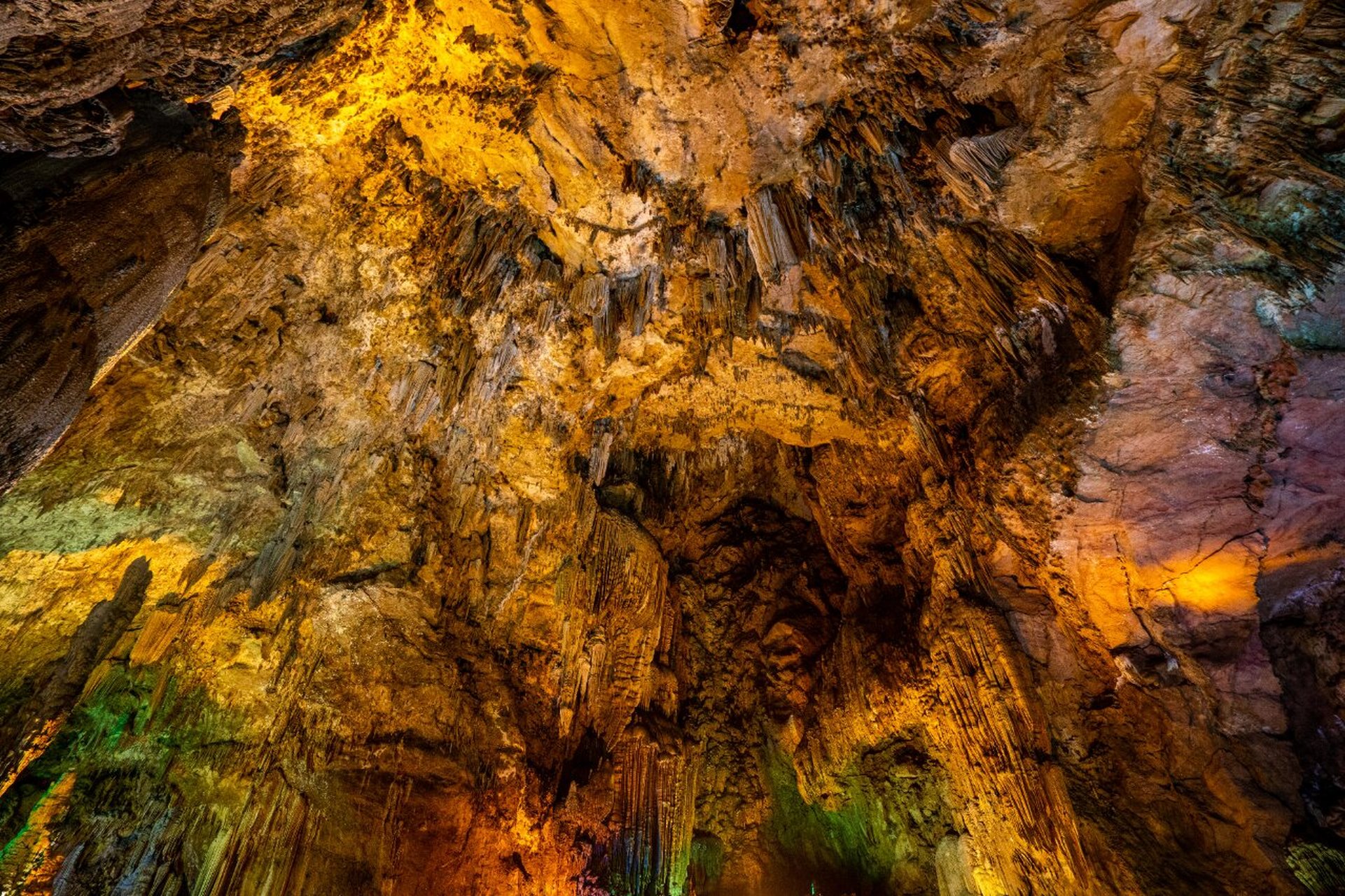 天星洞 自然洞穴美景 天星洞景区在天星桥景区中段,典型的喀斯特地貌
