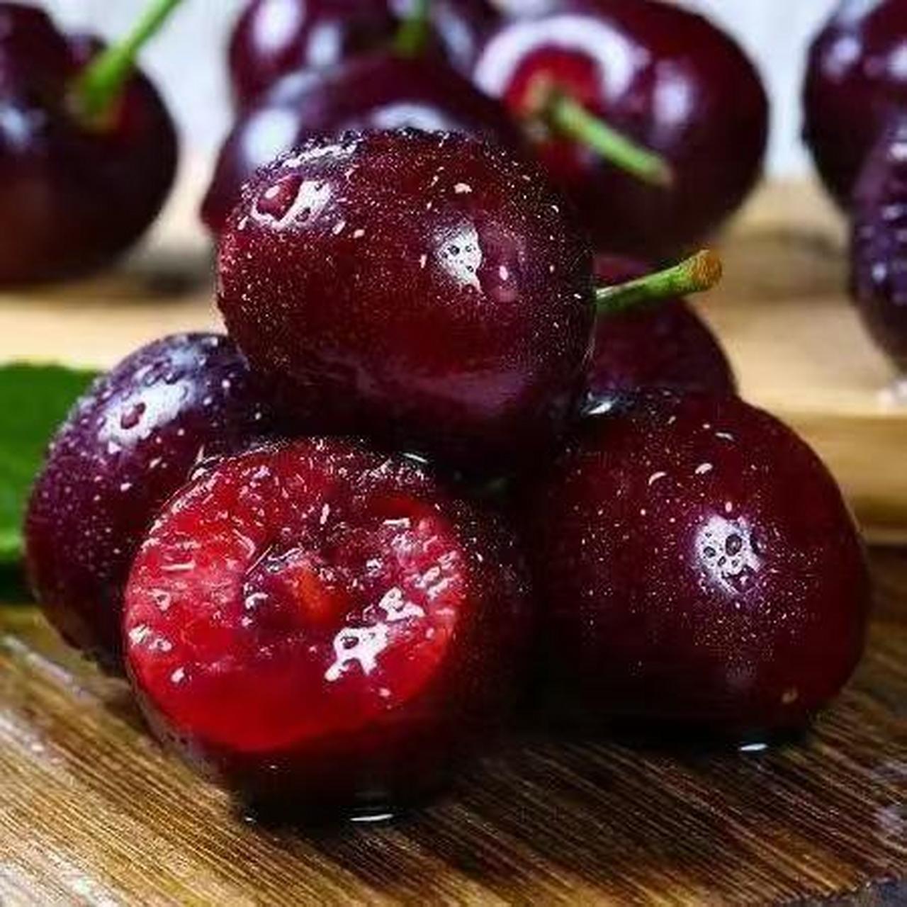 车厘子产地: 车厘子(cherries)的原产地主要是美国,加拿大,智利等美洲