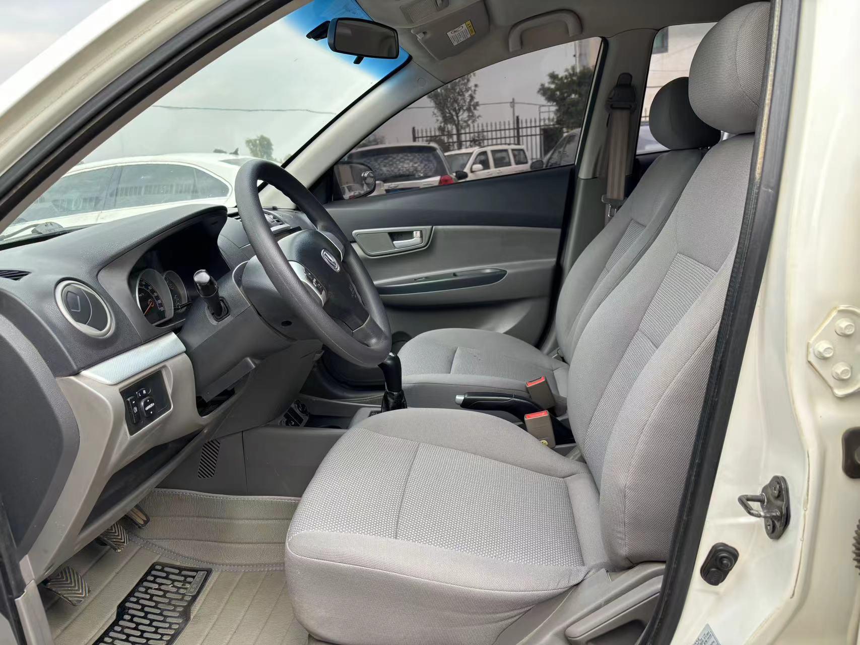 12年上牌长安悦翔,1.5手动高配,代步练手不二之选,内饰新,外观亮