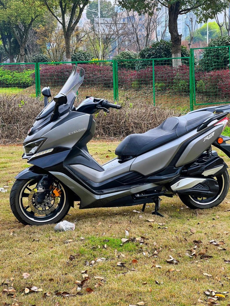 赛科龙rt3踏板摩托车 250cc大踏板 个人一手 行驶8700公里加装了一对