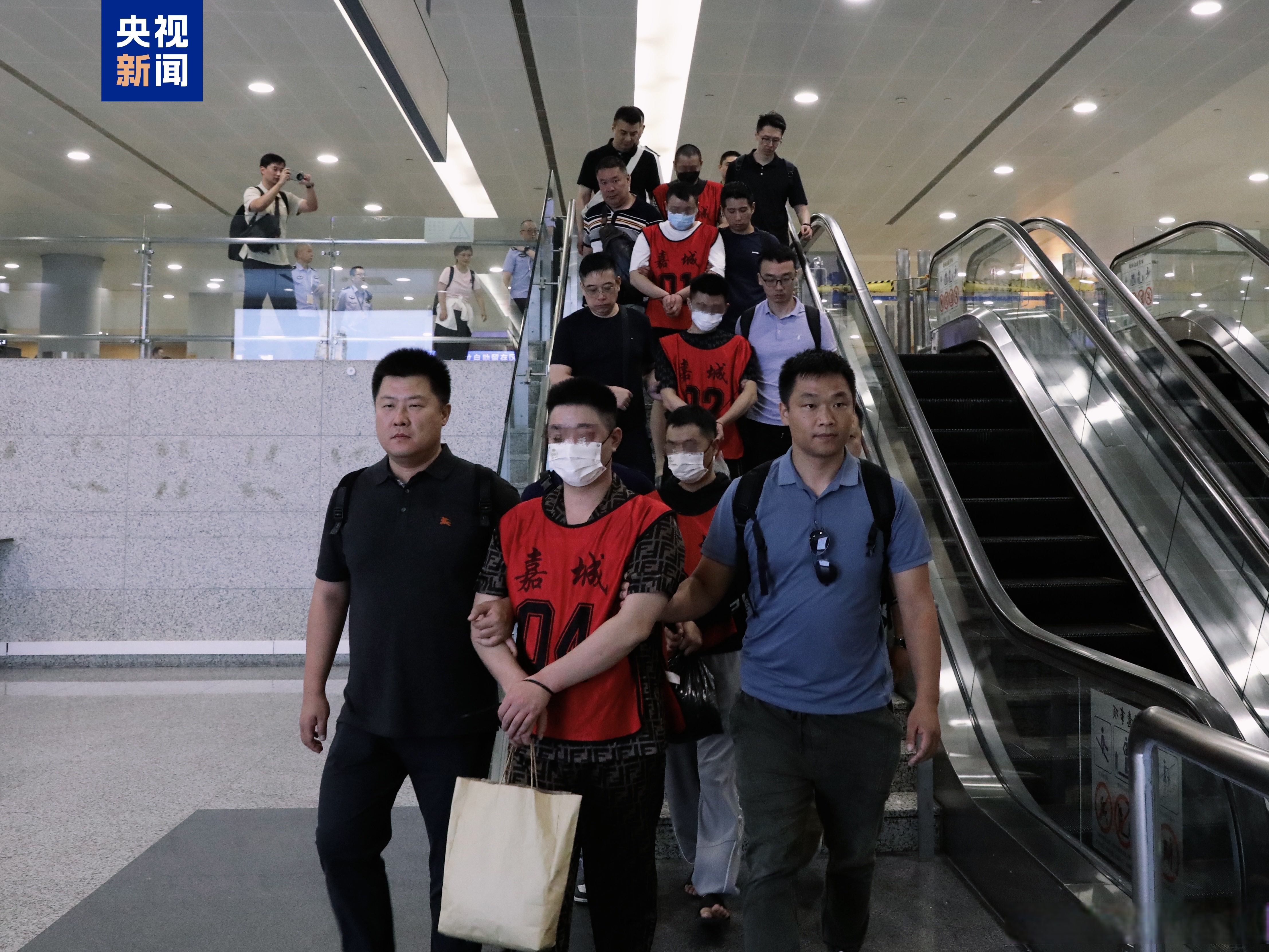 大批人员转移柬埔寨警方追人国内警方到柬埔寨抓人名单抓住犯人柬埔寨