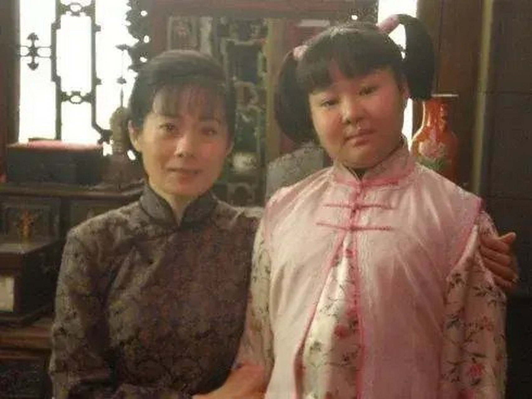 《铁梨花》剧中反差最大的人就是赵家大小姐赵嫣然,曾经的胖丫,小时候